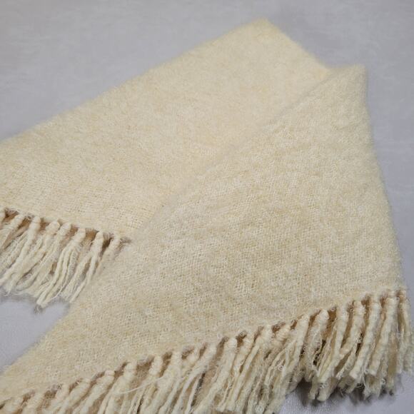 Made In Ireland For SAKS FIFTH AVENUE 70% Mohair & 100% Wool Triangle Scarf Vtg - Picture 2 of 8